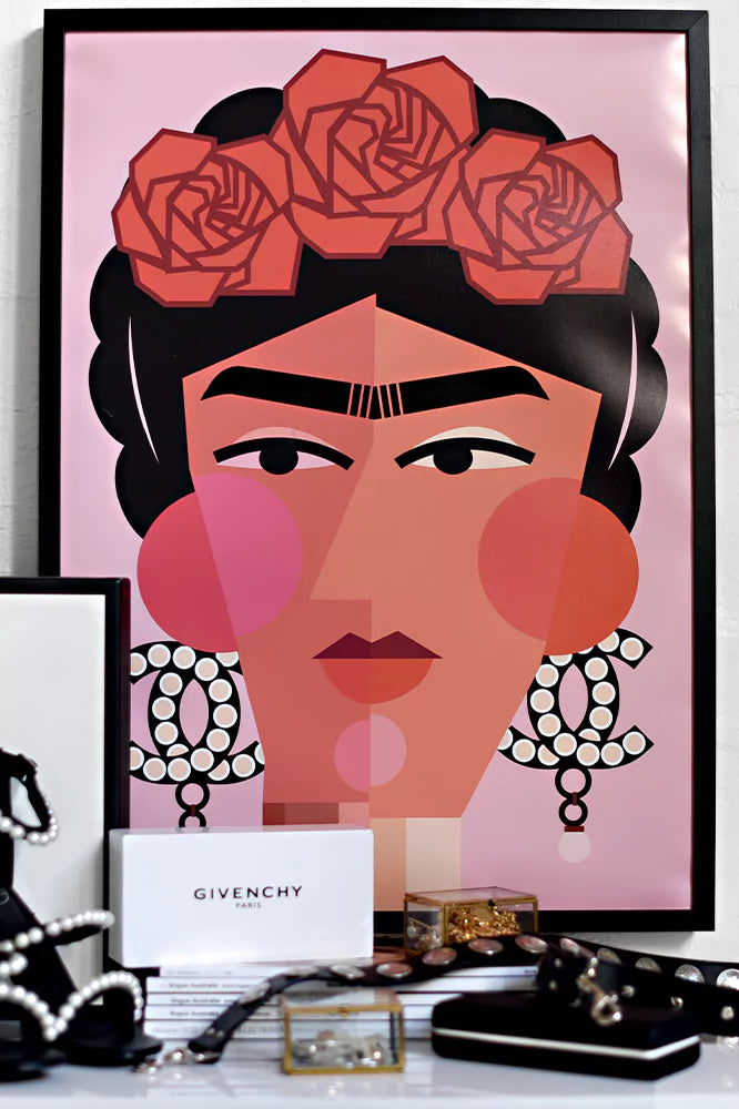 Frida wears Chanel